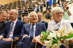 Od lewej: K. Ożóg, K. Fijołek, prof. J. Buzek, T. Kubas-Hul,