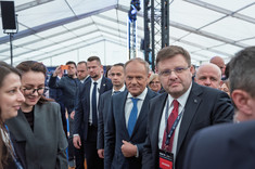 Premierzy Donald Tusk i  Julia Swyrydenko w Strefie EXPO,