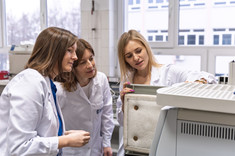 Od lewej: dr inż. S. Ziembowicz, dr M. Zdeb, prof. PRz M. Kida,