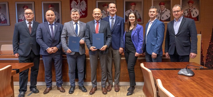 Od lewej: dr J. Wojturski, D. Mruk, prof. P. Koszelnik, T. Miśniakiewicz, prof. PRz R. Zajdel, K. Dołowacka, F. Różak, prof. PRz  P. Bogusz,